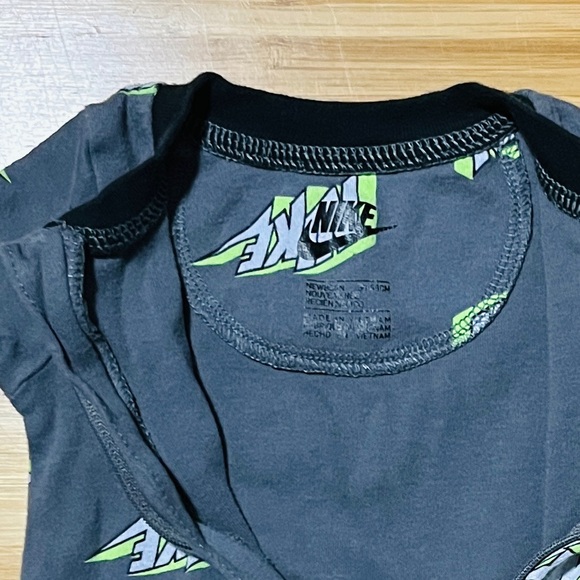 2 Piece Nike Newborn Zipper Footies - Picture 7 of 8